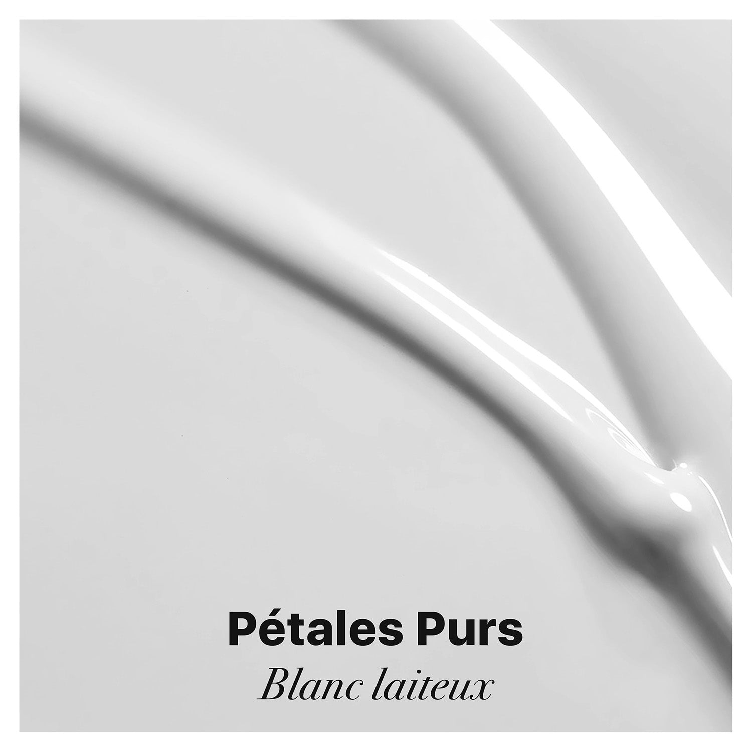 Vernis semi permanent blanc laiteux à l’effet pur et élégant