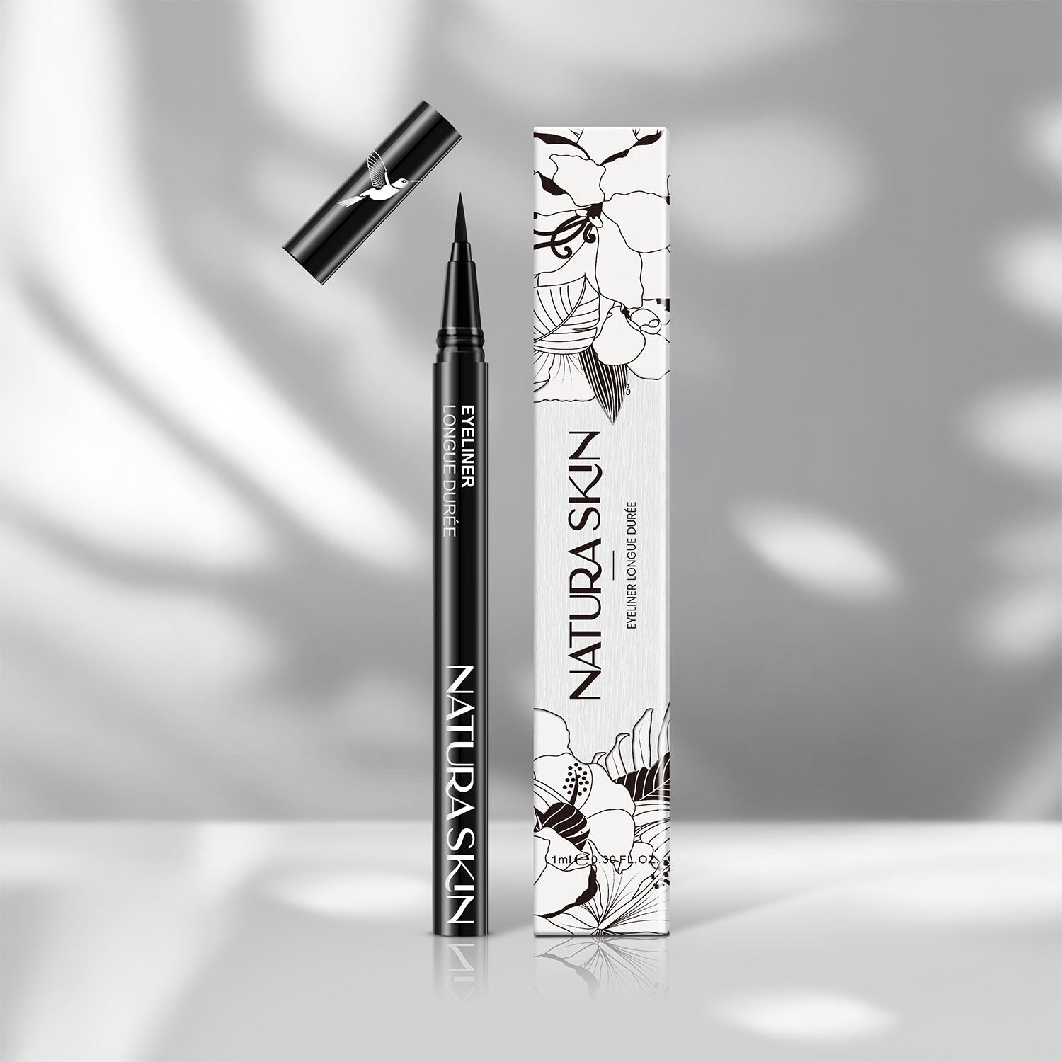 Application eyeliner feutre trait ras de cils précis