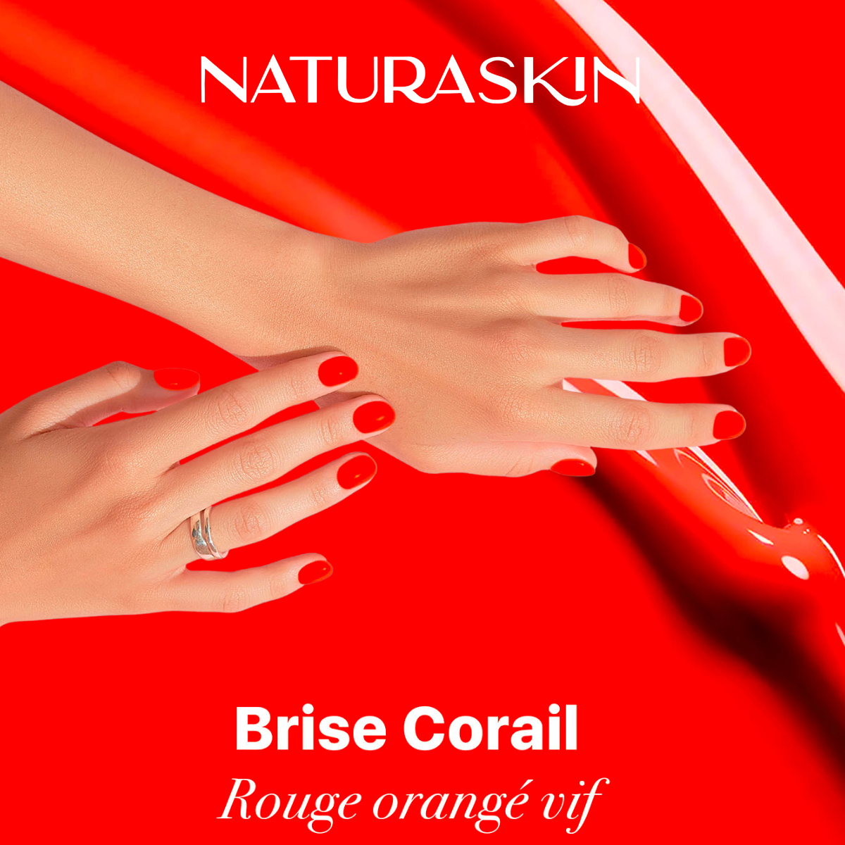Manucure corail lumineuse idéale pour les beaux jours